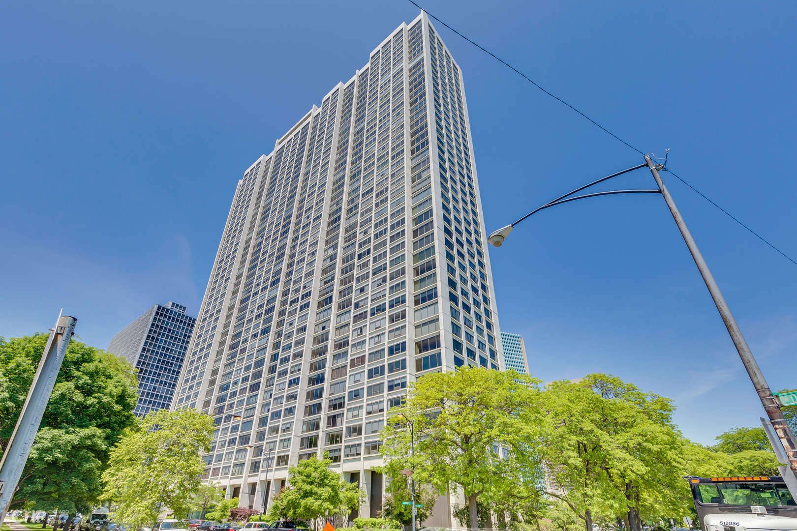 2800 N Lake Shore Drive Unit: 3209