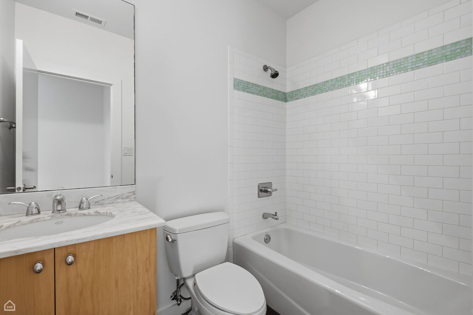 2144 W Schiller Street Unit: E
