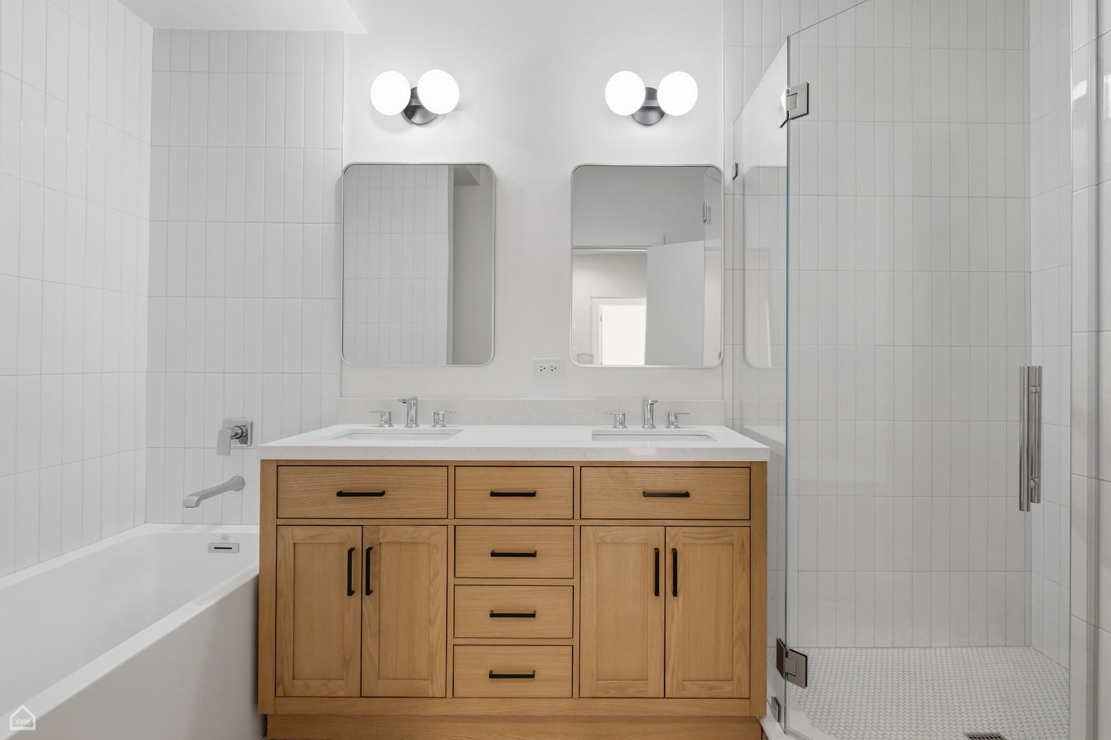 2144 W Schiller Street Unit: E