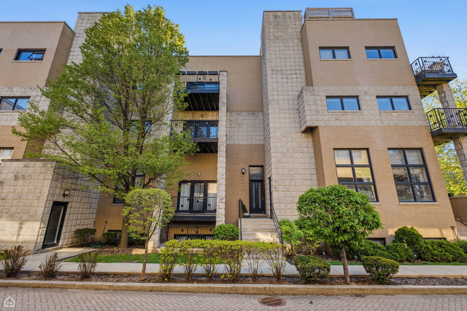 2144 W Schiller Street Unit: E