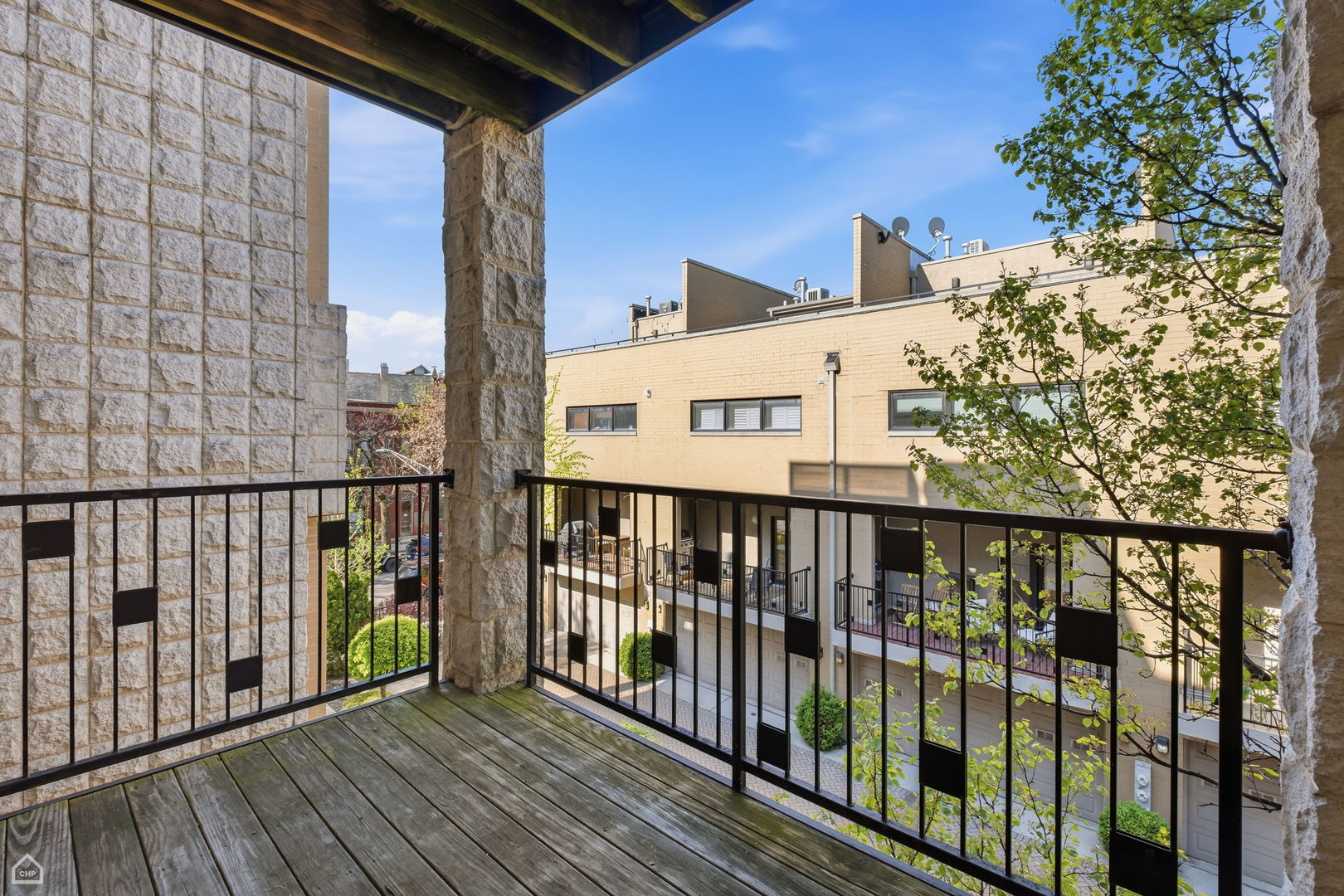 2144 W Schiller Street Unit: E