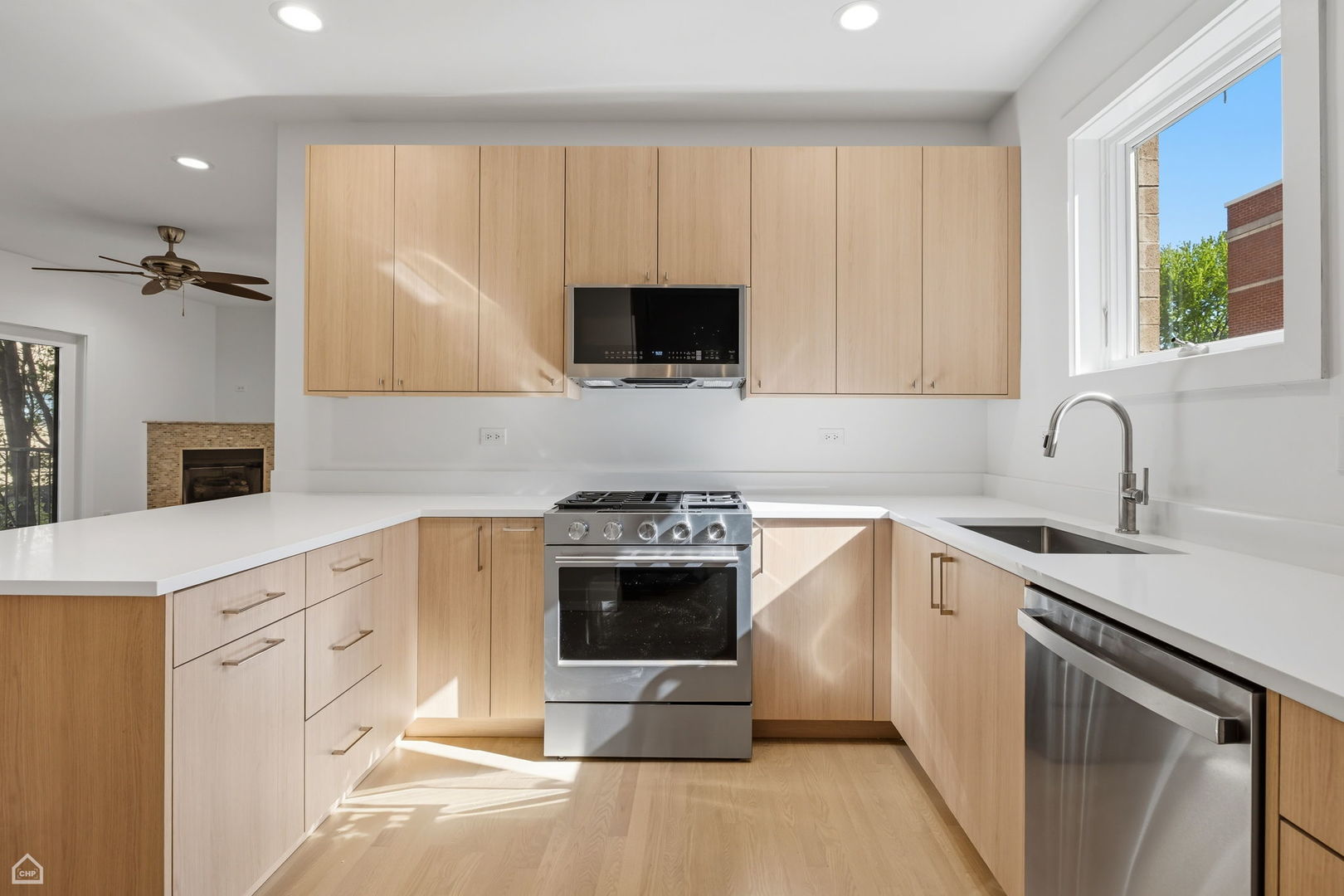 2144 W Schiller Street Unit: E