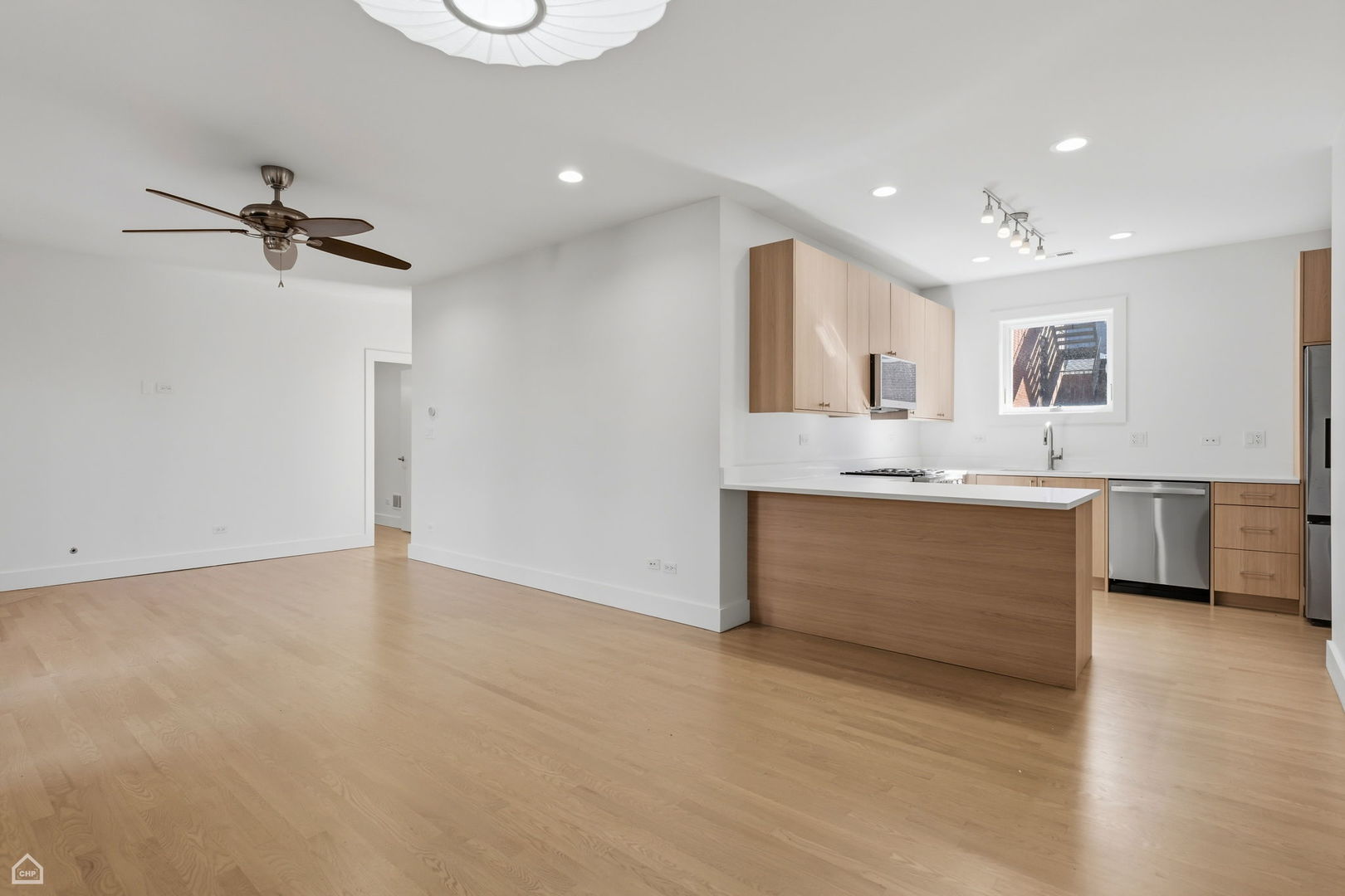2144 W Schiller Street Unit: E
