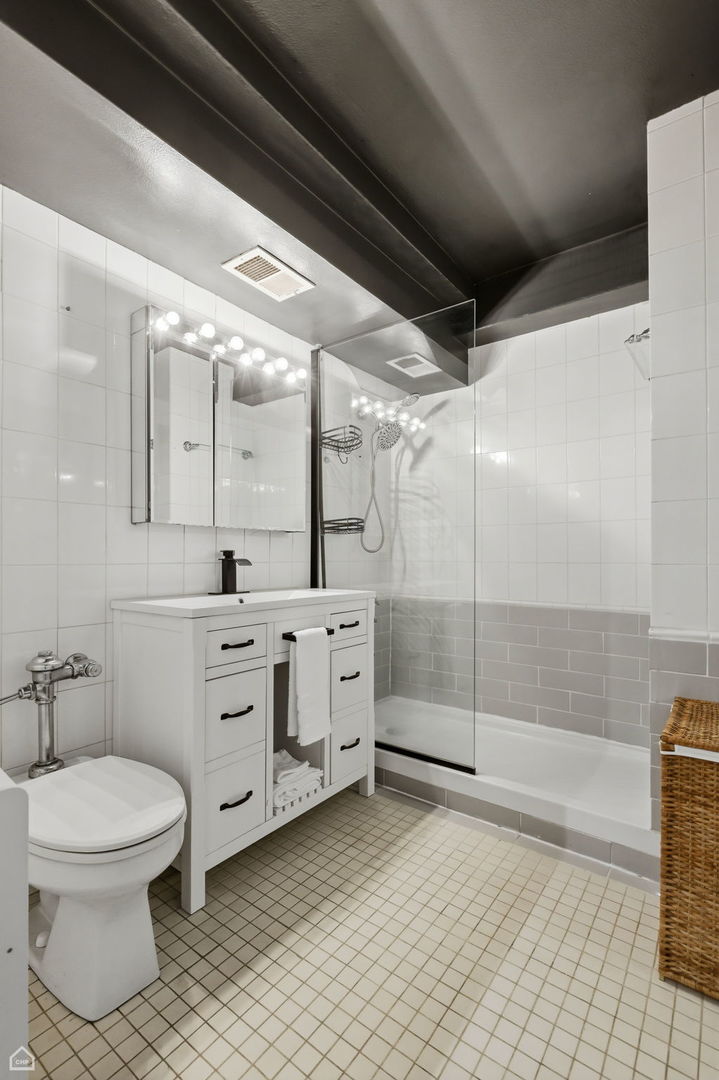 5801 N Sheridan Road Unit: 7B