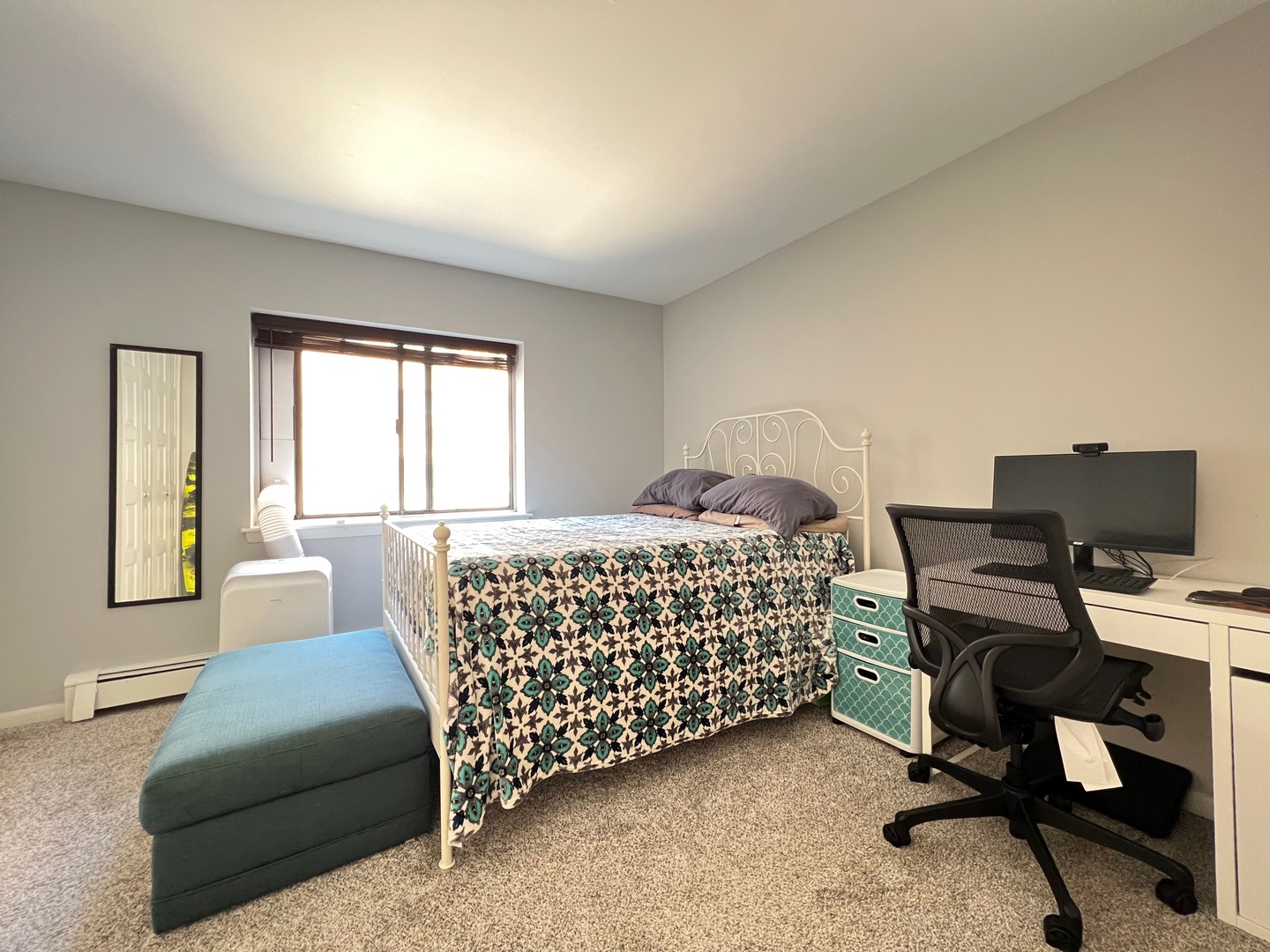 3620 N Pine Grove Avenue Unit: 204