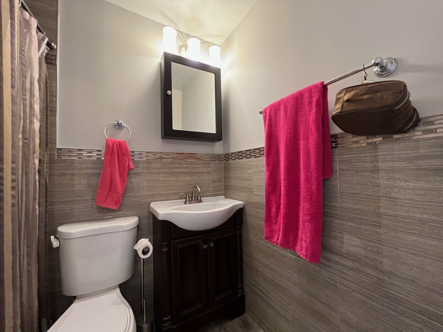 3620 N Pine Grove Avenue Unit: 204