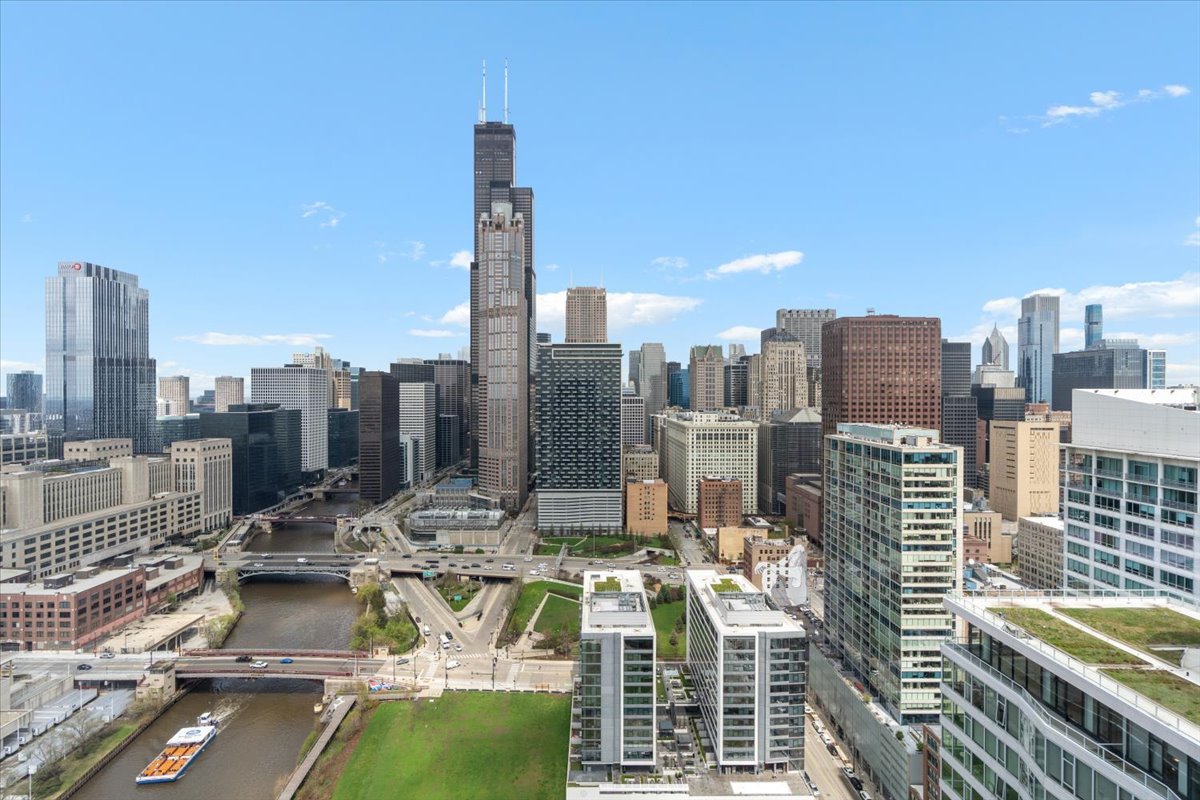 234 W Polk Street Unit: 3708