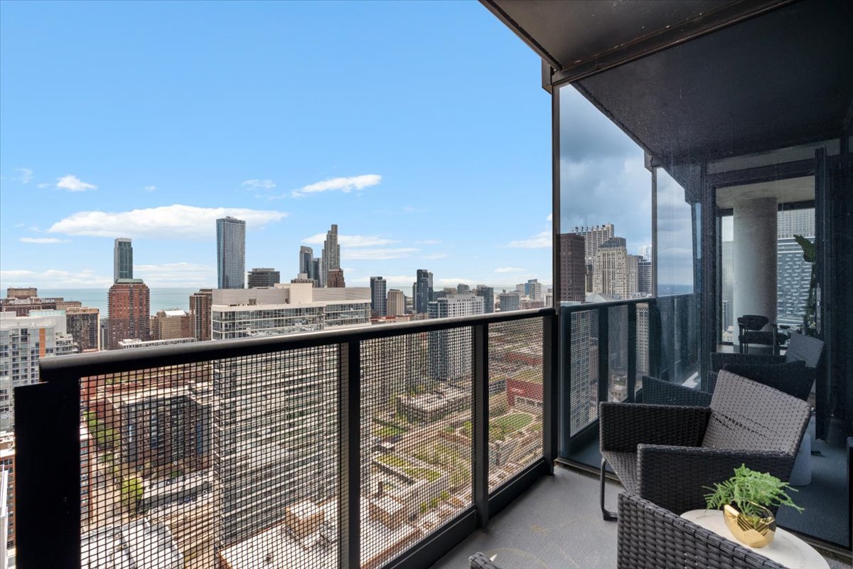 234 W Polk Street Unit: 3708