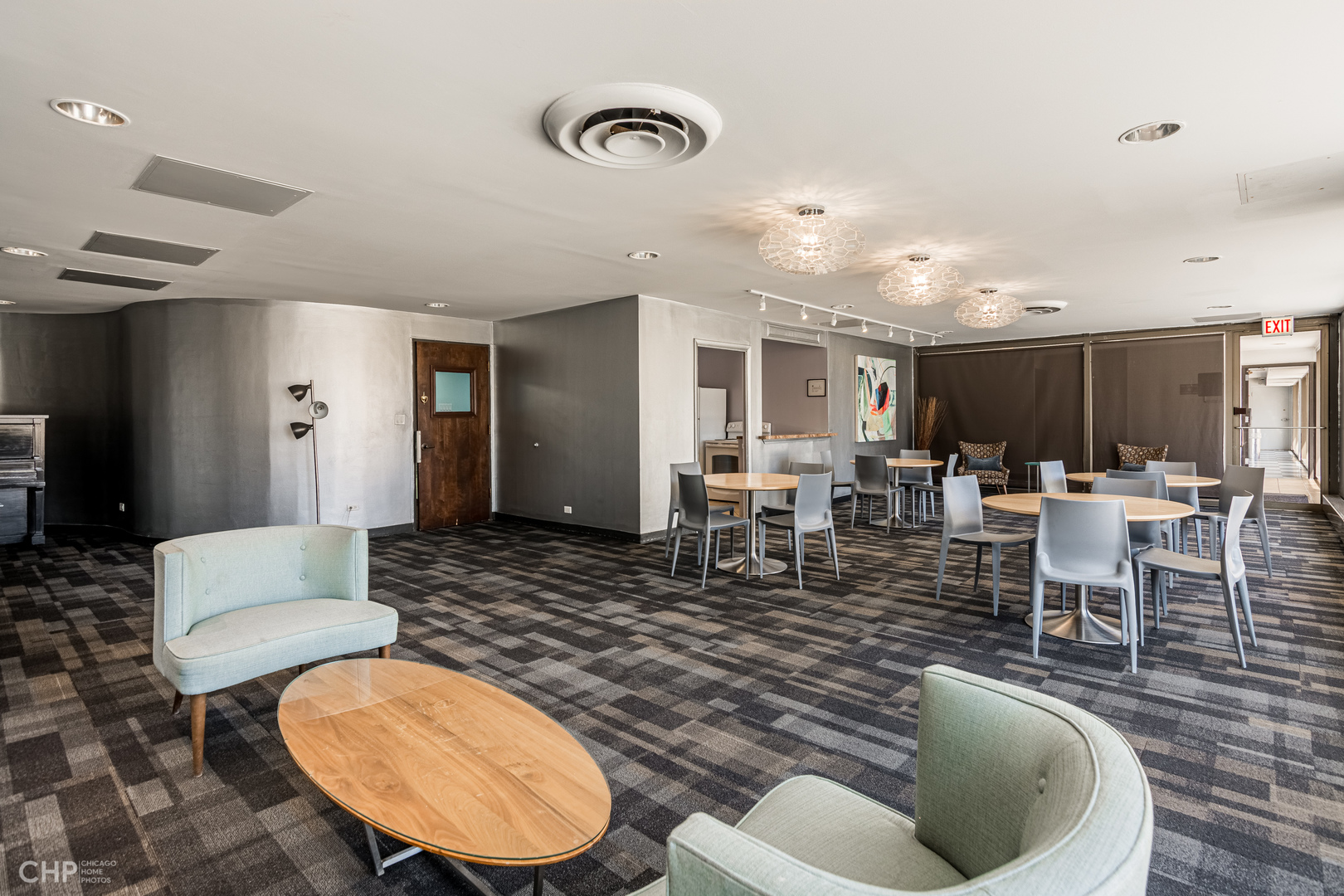 4343 N Clarendon Avenue Unit: 2201