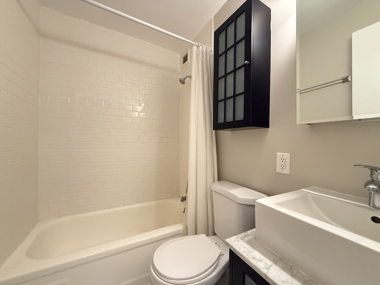 4343 N Clarendon Avenue Unit: 2201