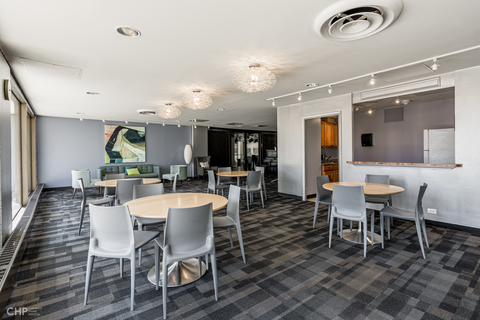 4343 N Clarendon Avenue Unit: 2201