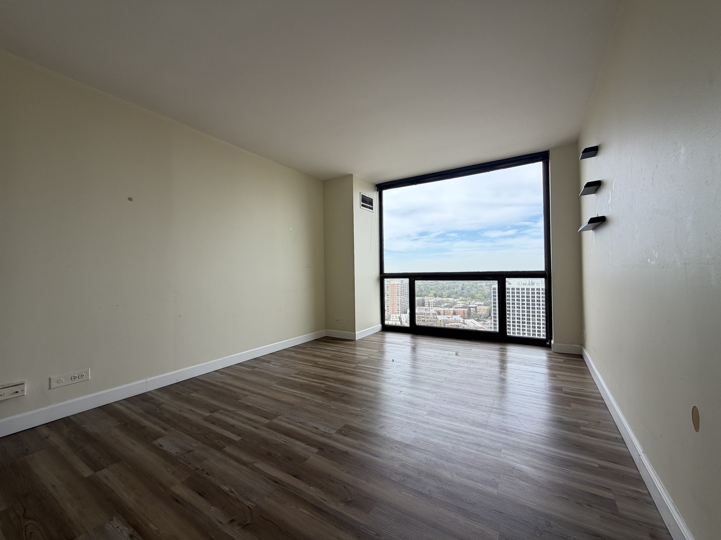 4343 N Clarendon Avenue Unit: 2505