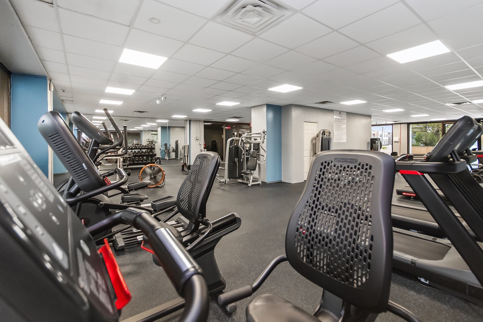 4343 N Clarendon Avenue Unit: 2505