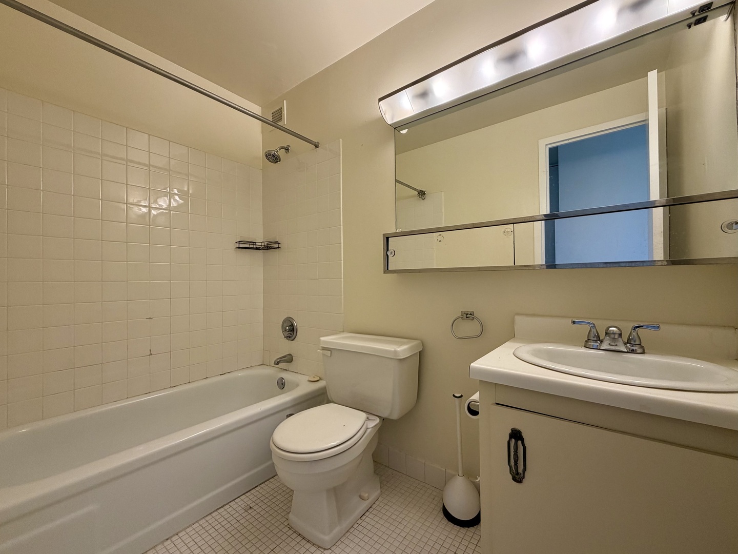 4343 N Clarendon Avenue Unit: 2505
