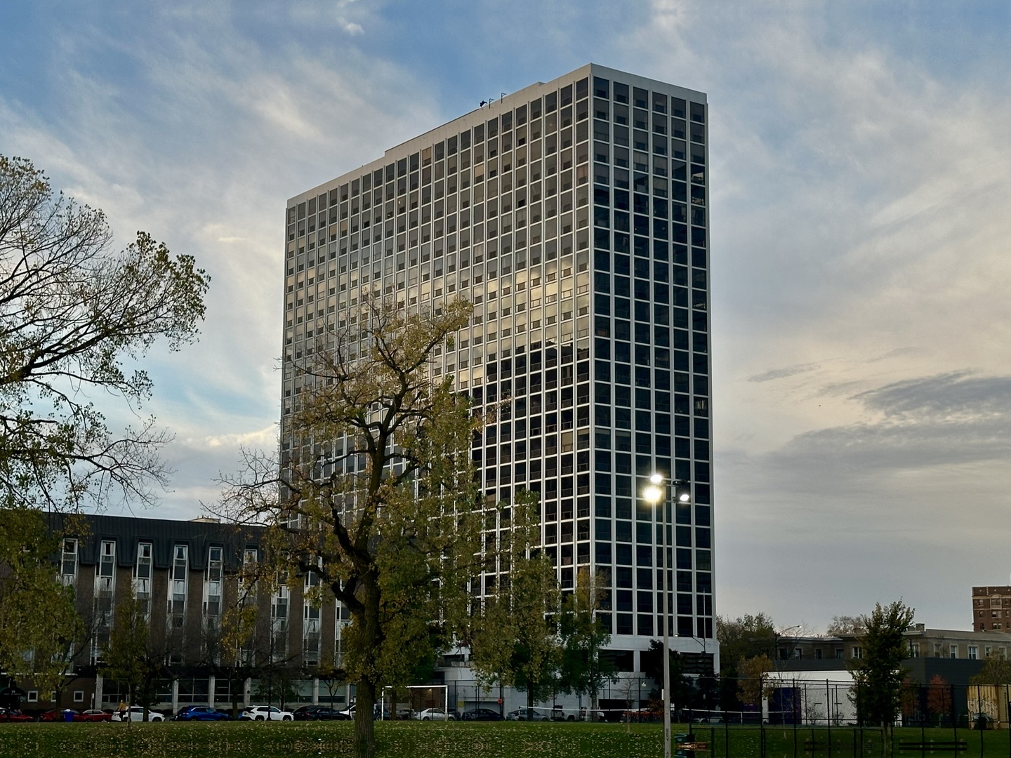 4343 N Clarendon Avenue Unit: 2505