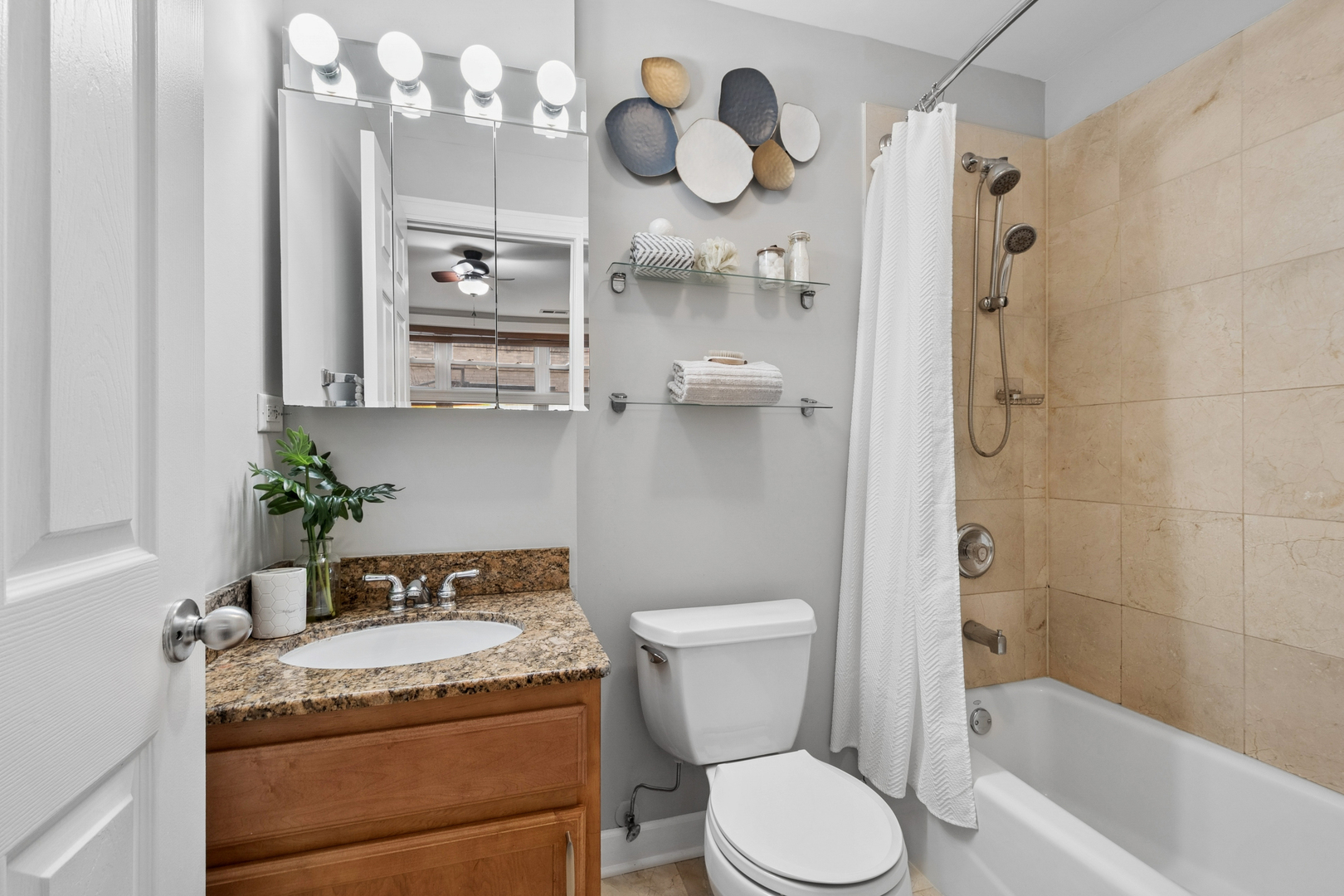 4638 N Albany Avenue Unit: 1E