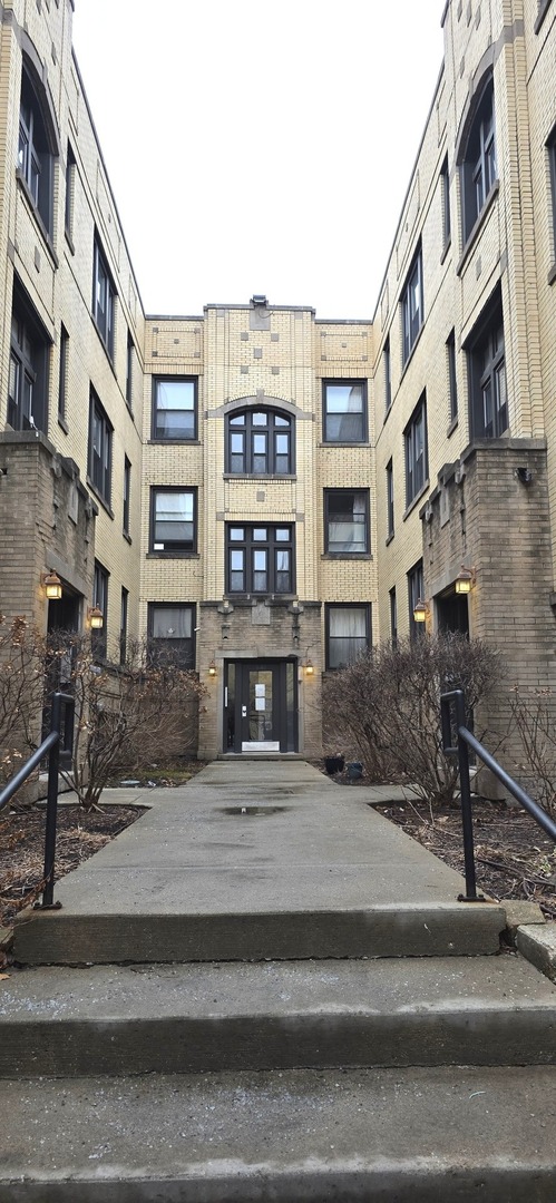4638 N Albany Avenue Unit: 1E