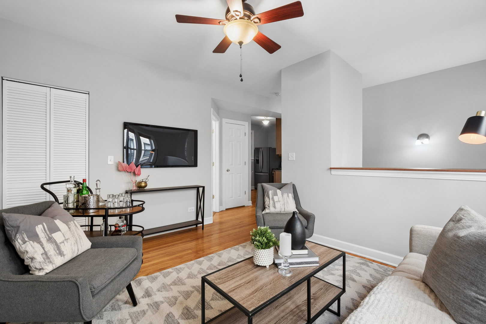 4638 N Albany Avenue Unit: 1E