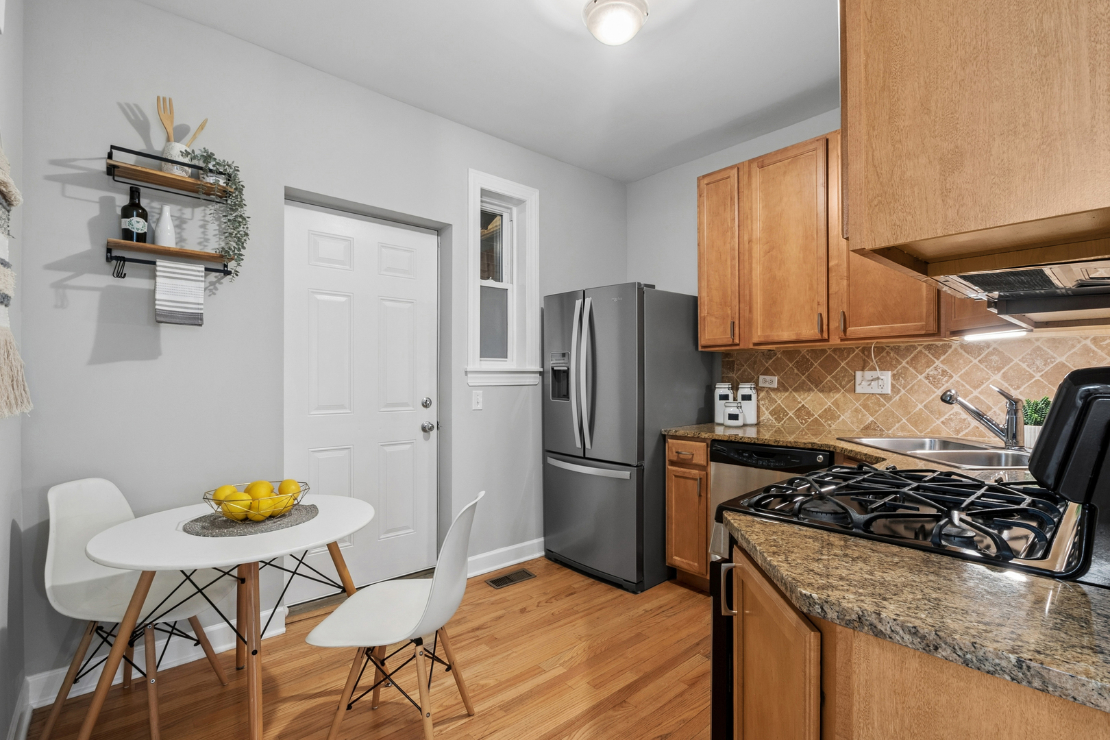 4638 N Albany Avenue Unit: 1E