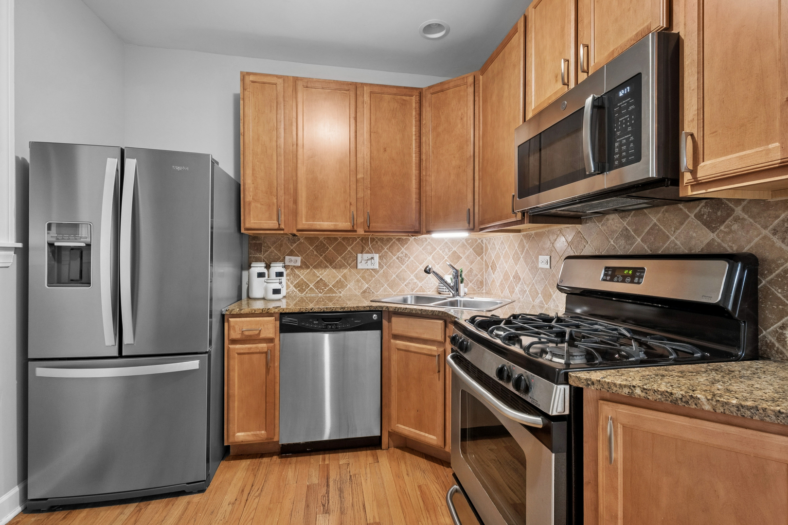 4638 N Albany Avenue Unit: 1E