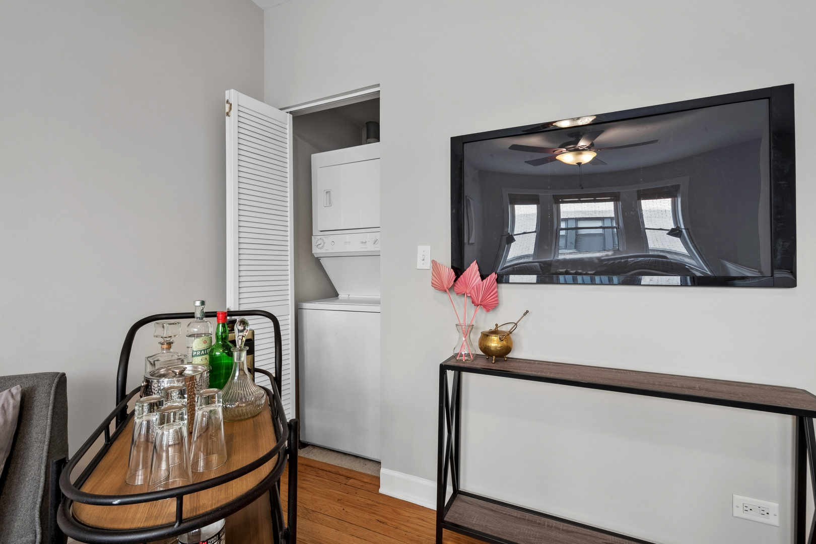 4638 N Albany Avenue Unit: 1E