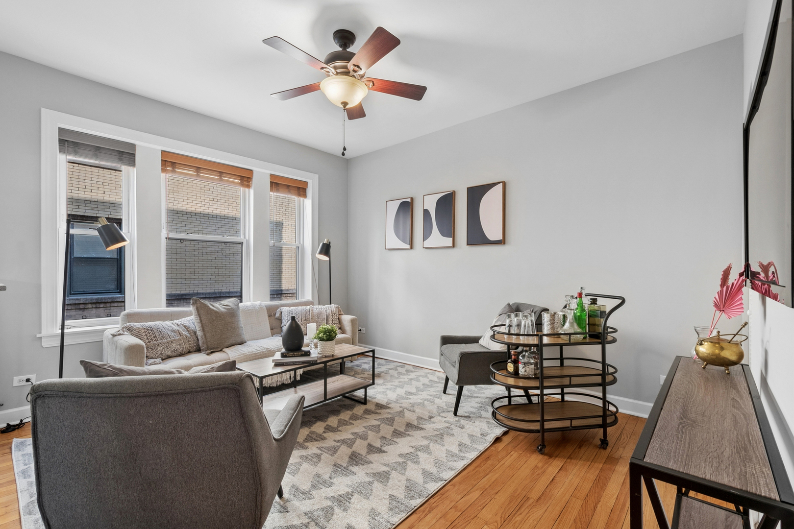 4638 N Albany Avenue Unit: 1E