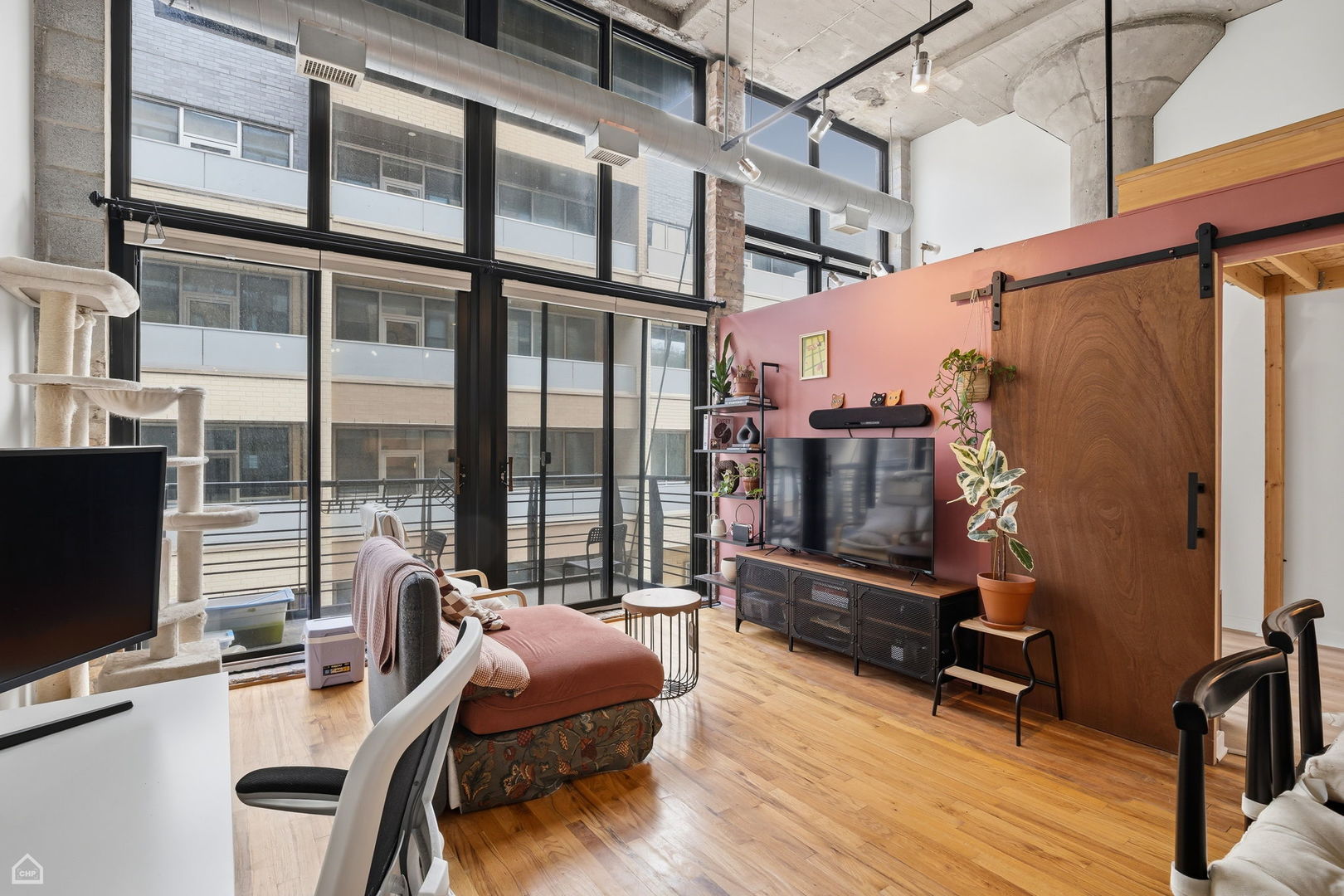 1934 N Washtenaw Avenue Unit: 213