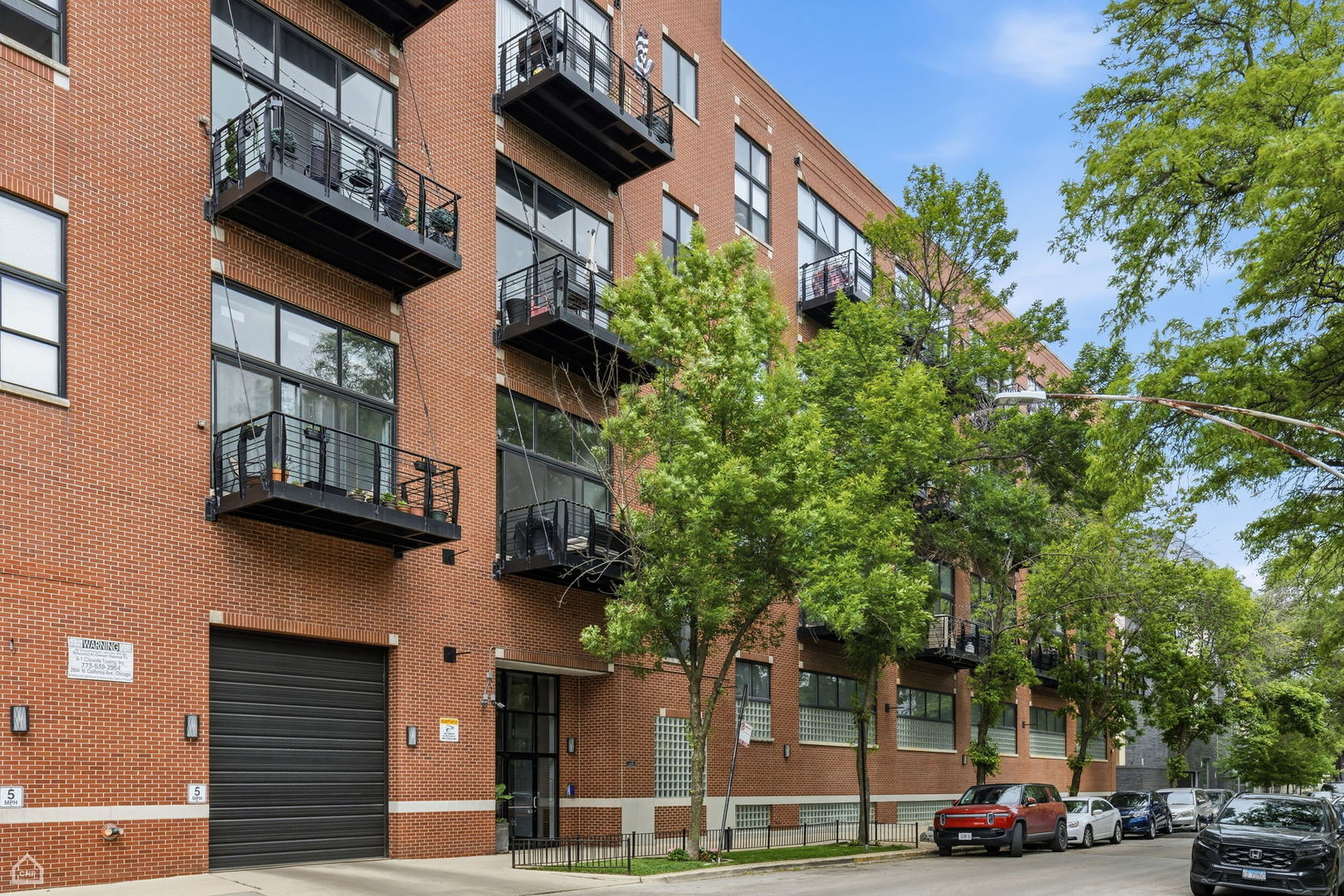 1934 N Washtenaw Avenue Unit: 213