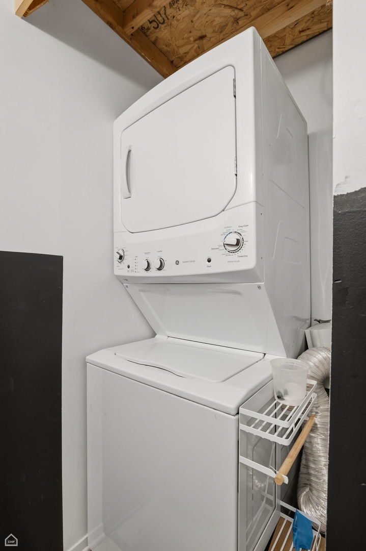 1934 N Washtenaw Avenue Unit: 213