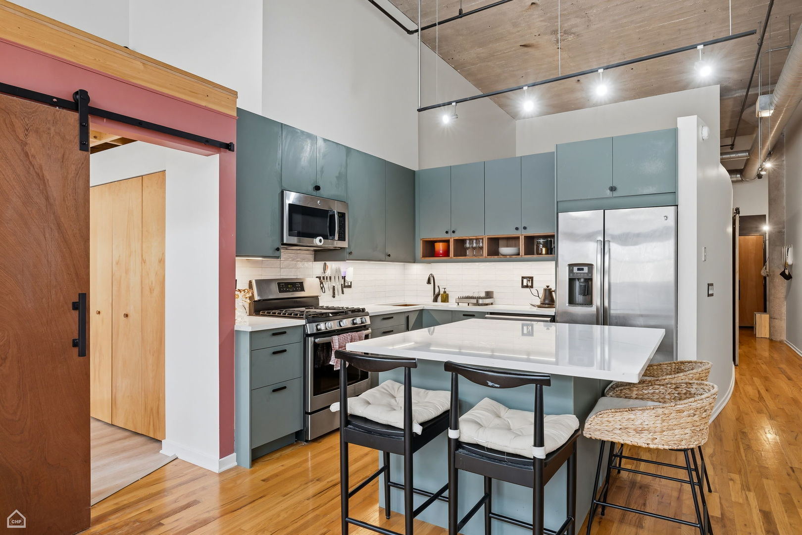 1934 N Washtenaw Avenue Unit: 213