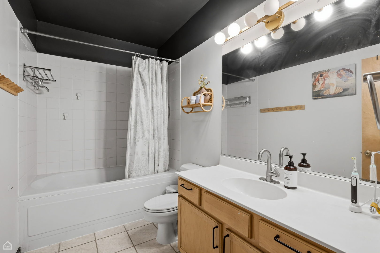 1934 N Washtenaw Avenue Unit: 213