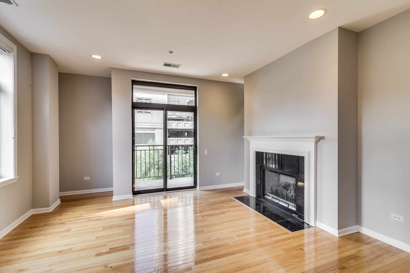 33 W Huron Street Unit: 305