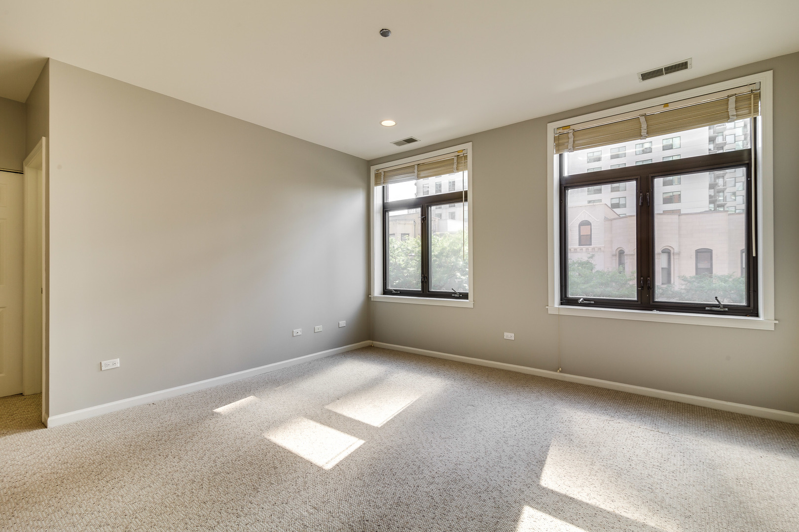 33 W Huron Street Unit: 305