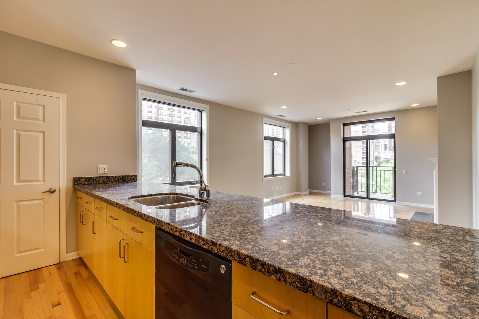 33 W Huron Street Unit: 305