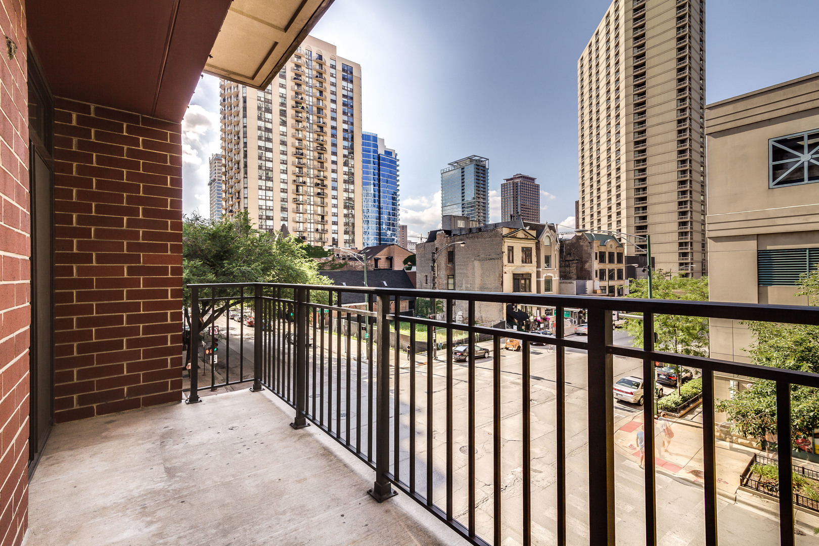 33 W Huron Street Unit: 305