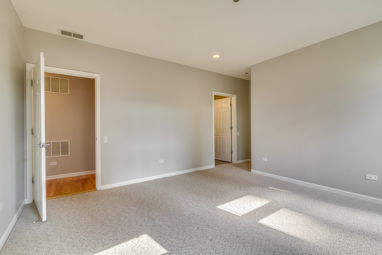 33 W Huron Street Unit: 305