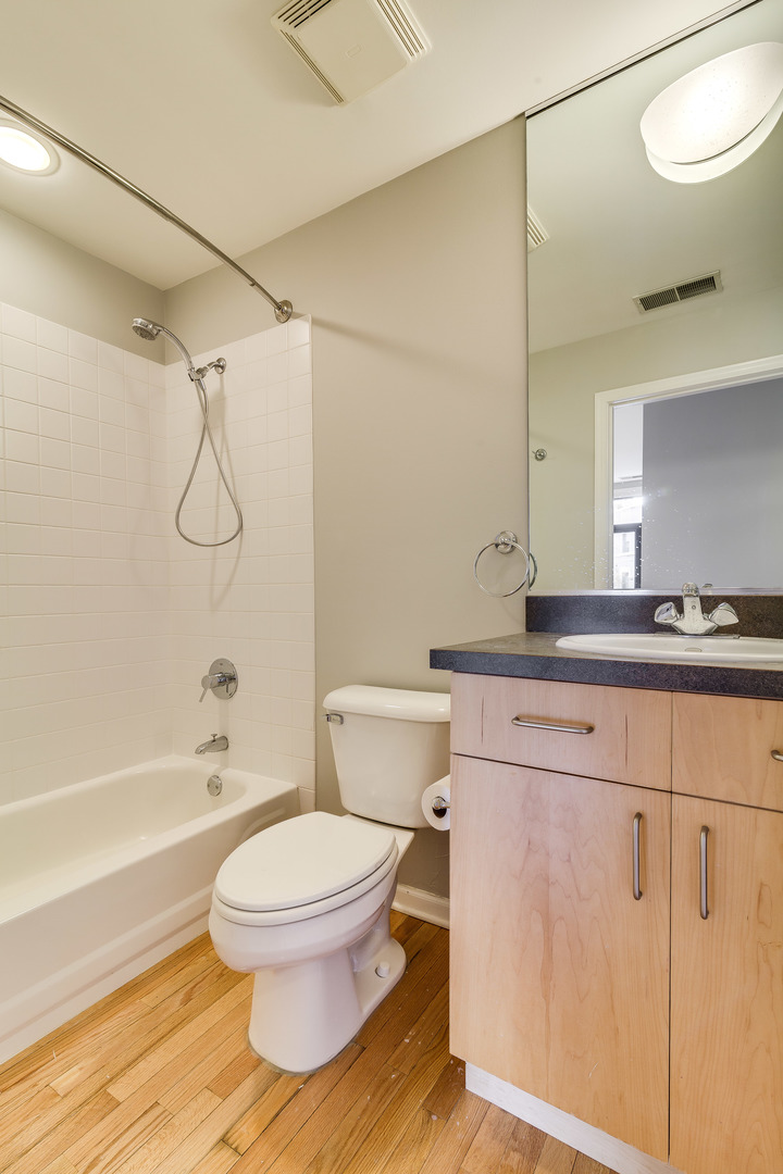 33 W Huron Street Unit: 305