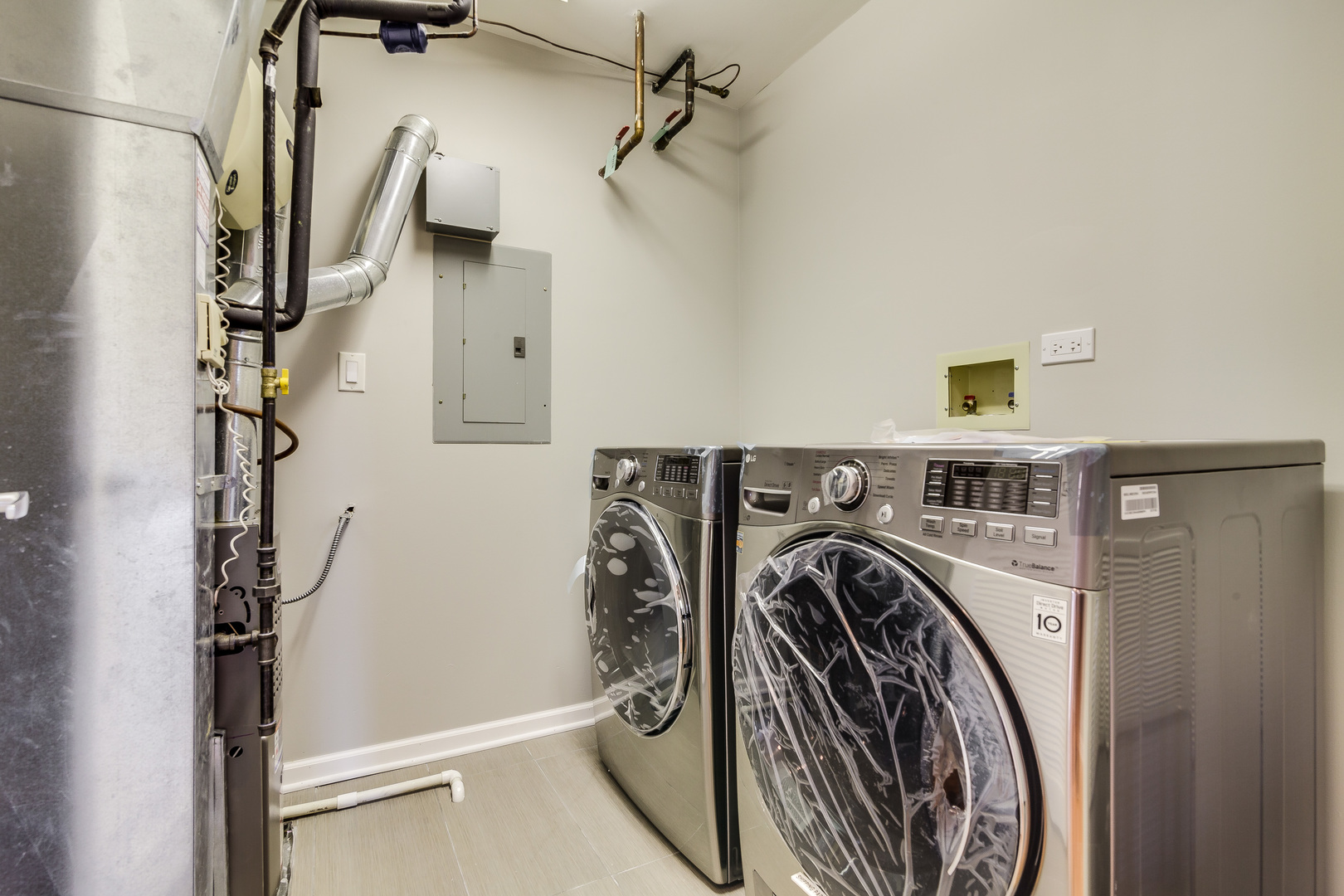 33 W Huron Street Unit: 305