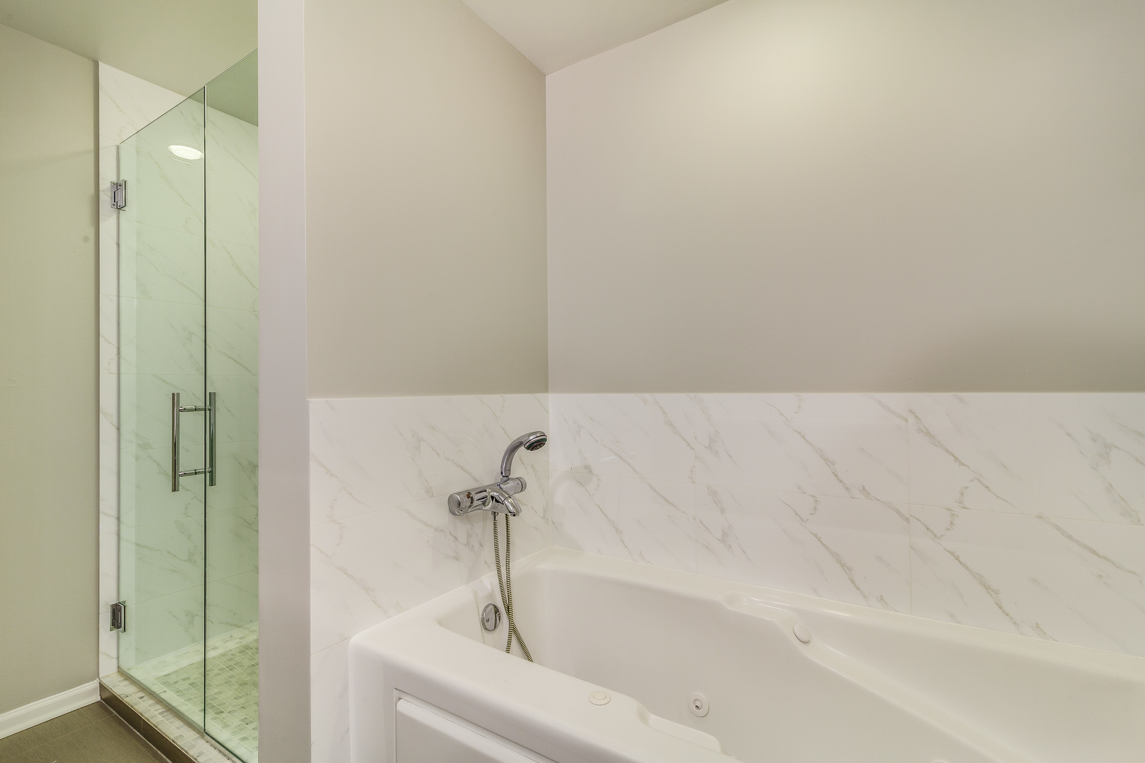 33 W Huron Street Unit: 305