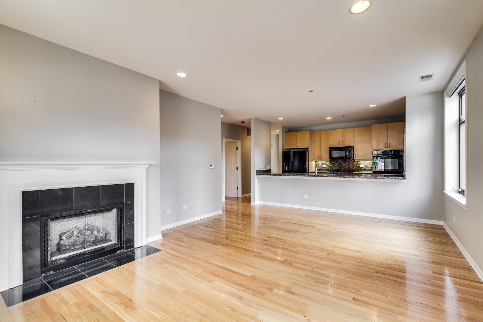 33 W Huron Street Unit: 305