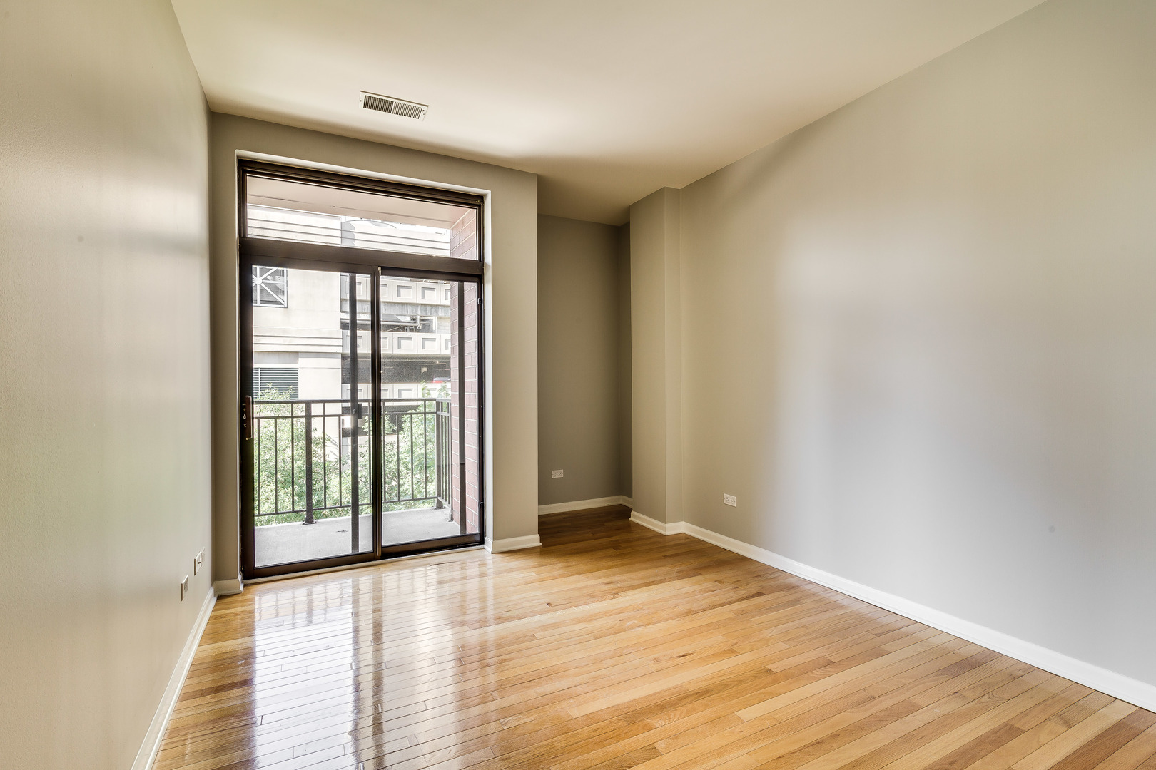 33 W Huron Street Unit: 305