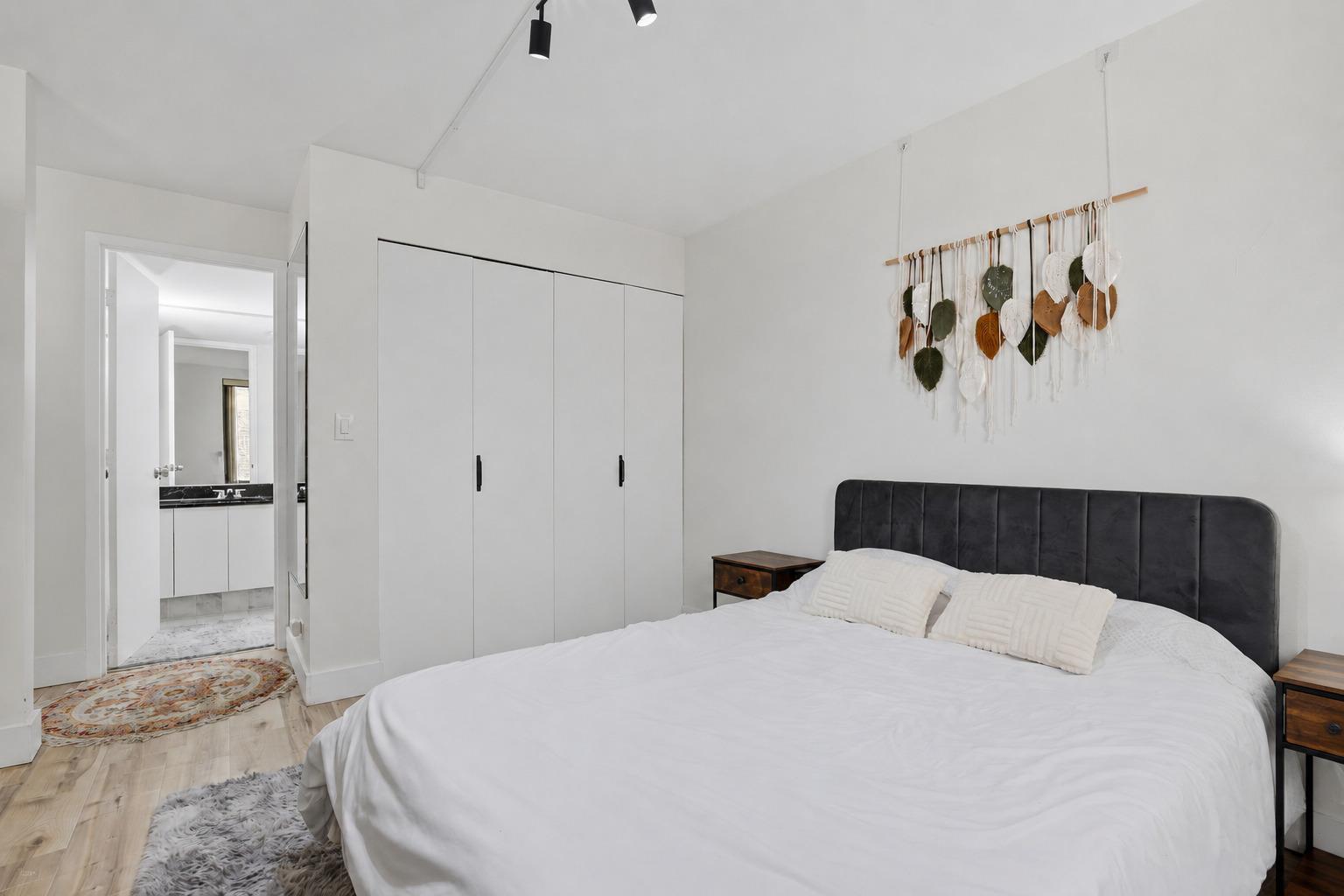 40 E Delaware Place Unit: 1204