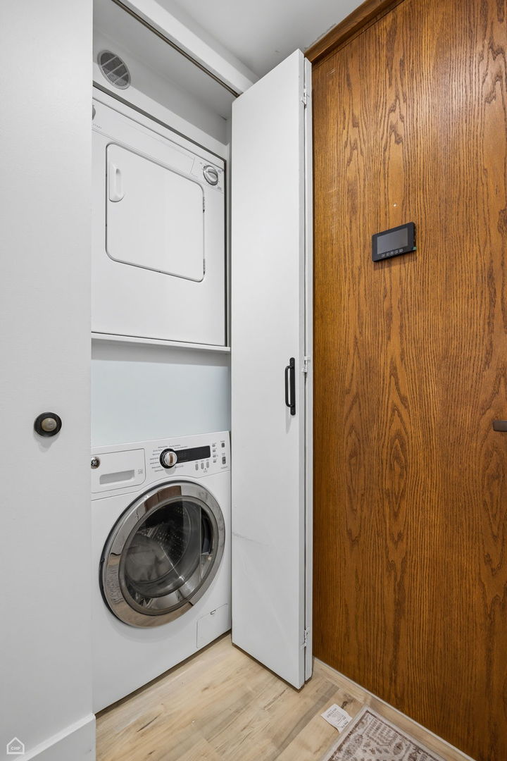40 E Delaware Place Unit: 1204