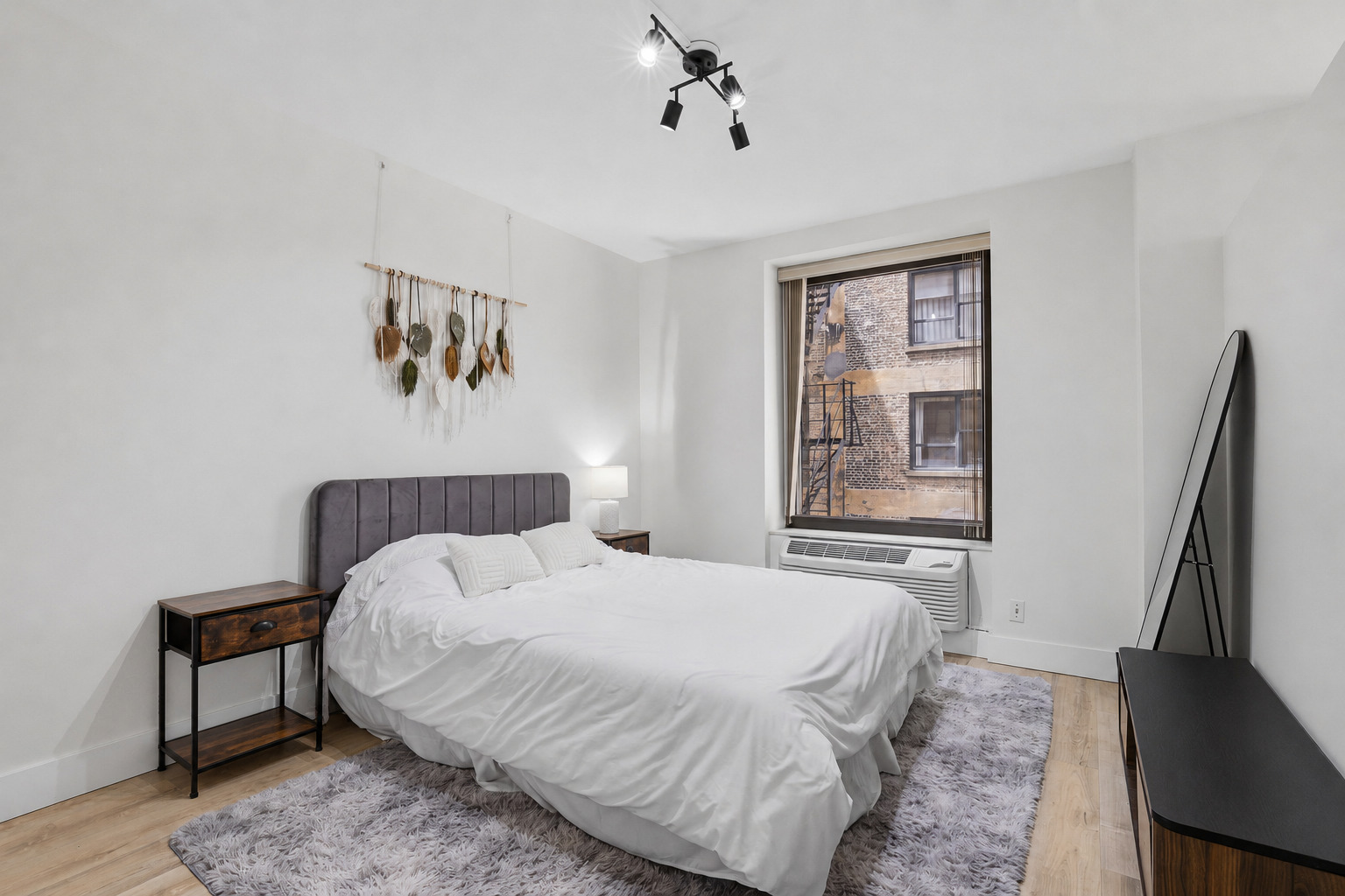 40 E Delaware Place Unit: 1204