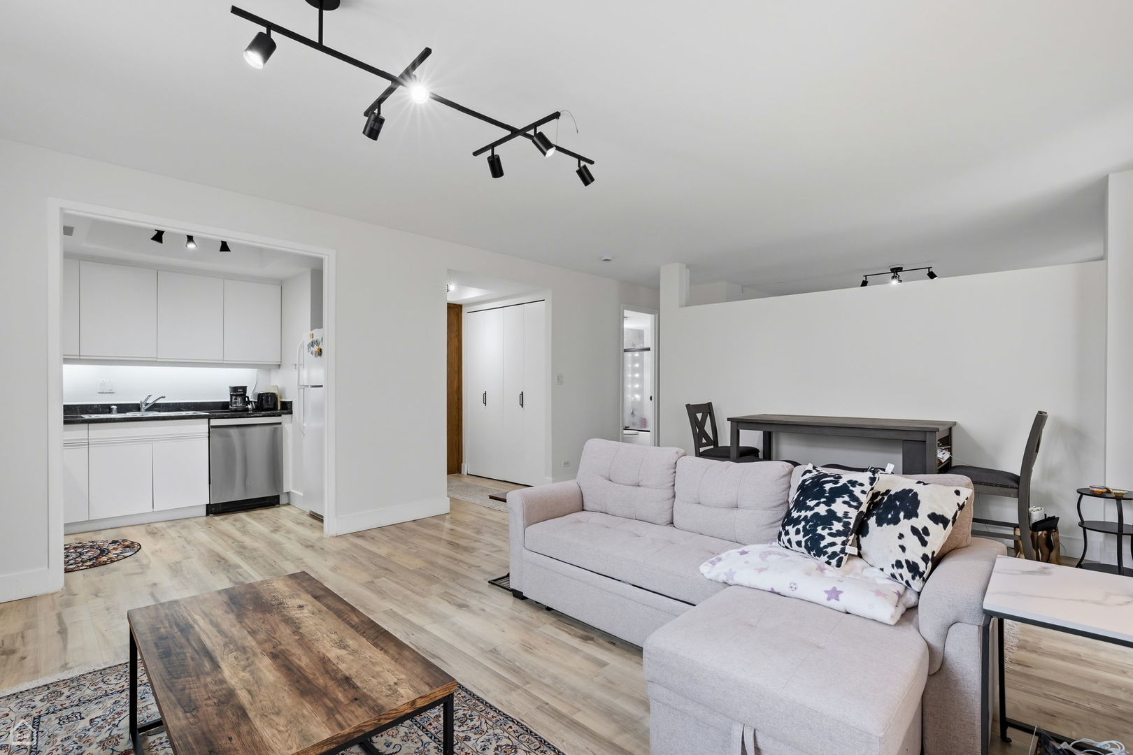 40 E Delaware Place Unit: 1204
