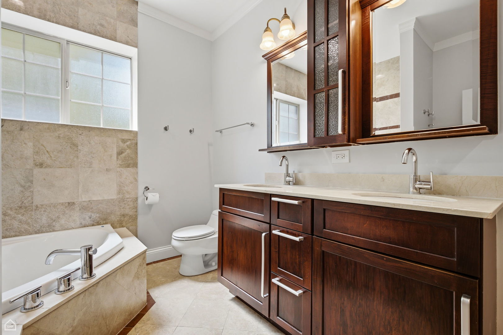 4755 N Kilbourn Avenue Unit: 2D