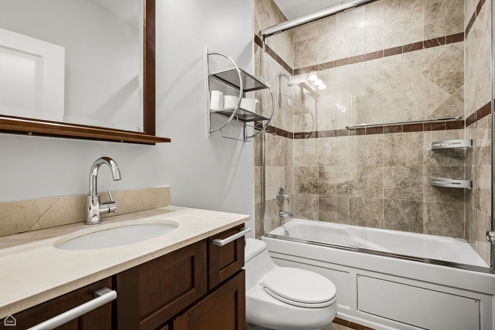 4755 N Kilbourn Avenue Unit: 2D