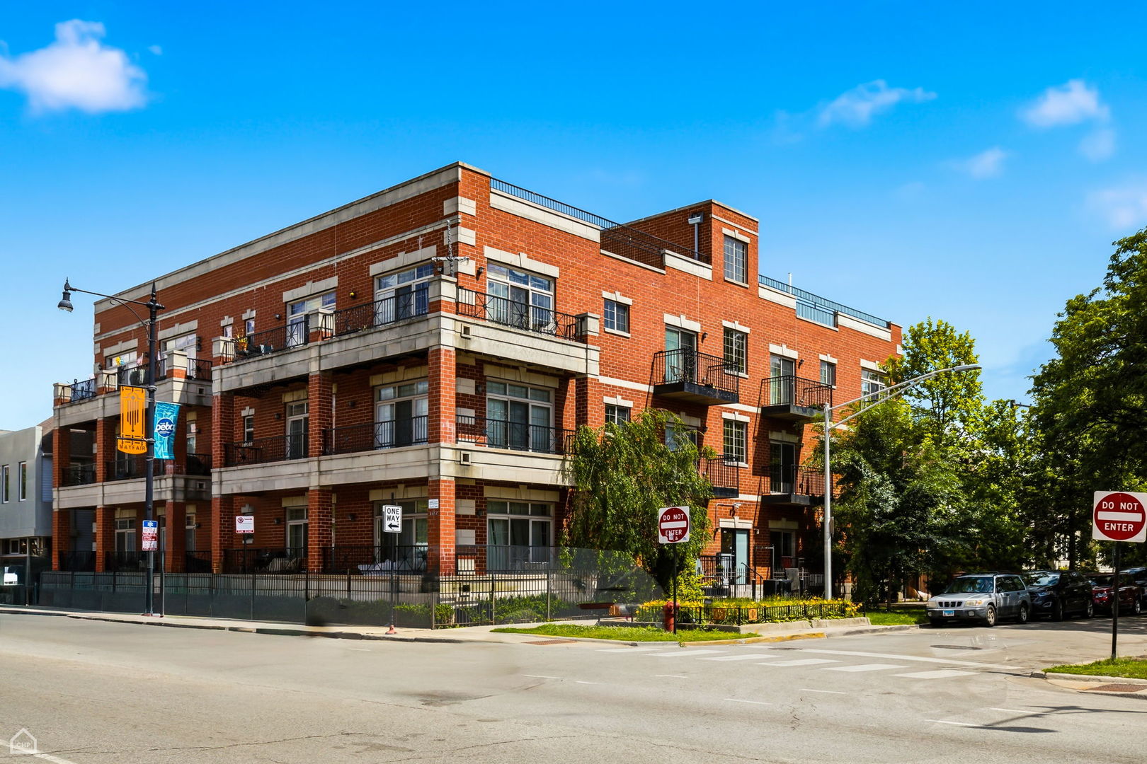 4755 N Kilbourn Avenue Unit: 2D