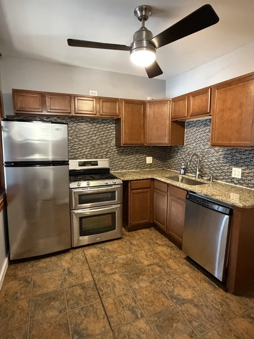 4847 N Claremont Avenue Unit: 2