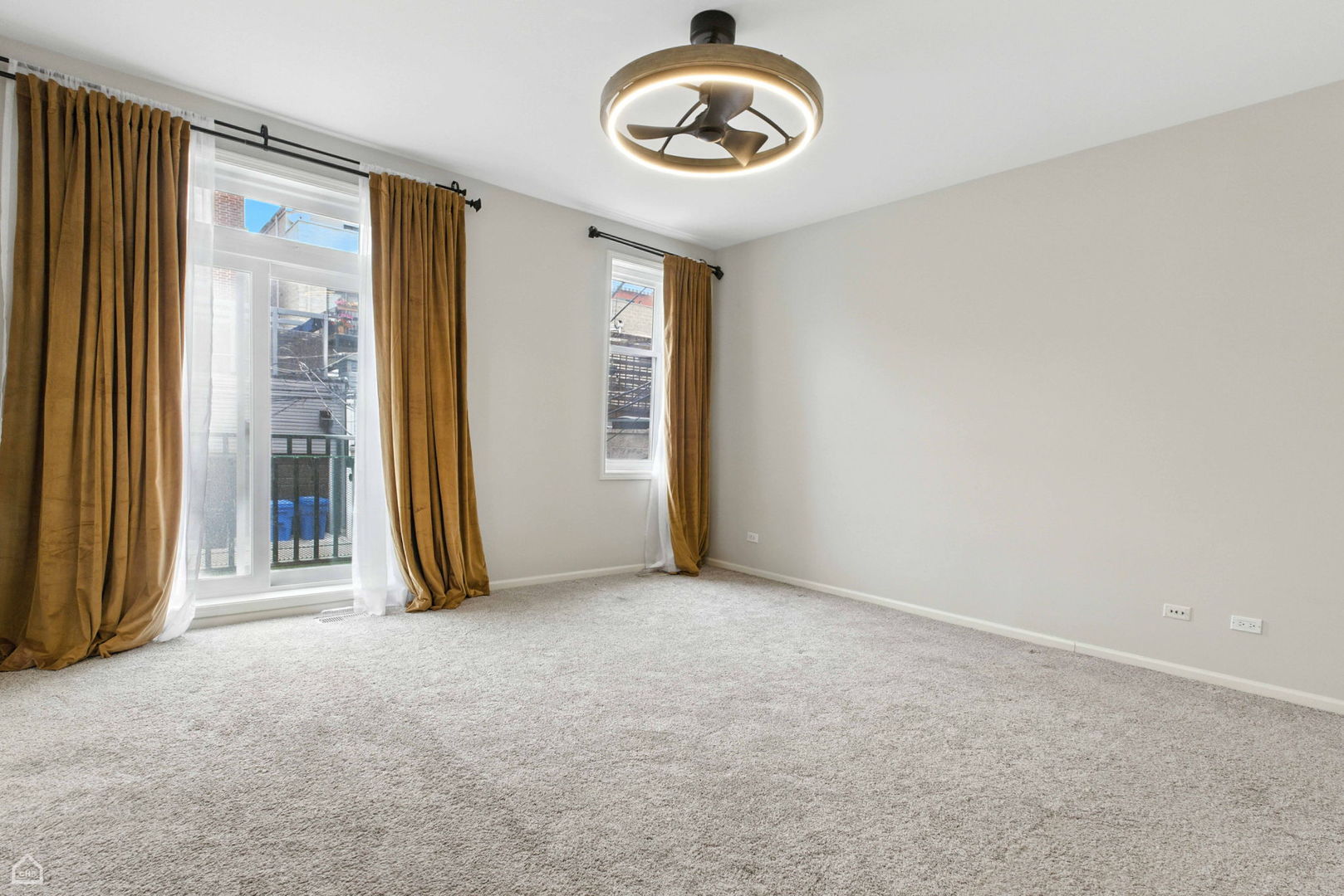 860 W Buckingham Place Unit: 1E